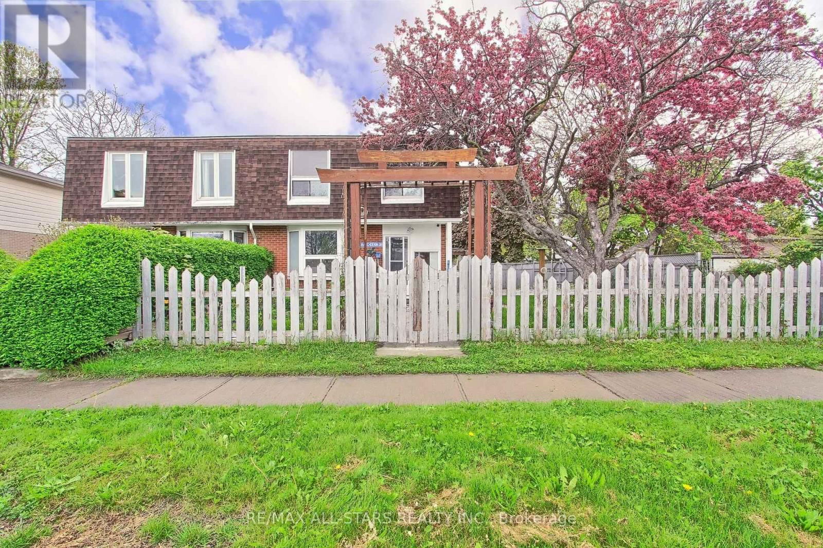 48 ARCHDEKIN DRIVE Image 4