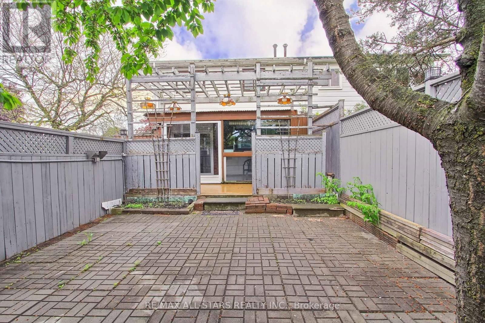 48 ARCHDEKIN DRIVE Image 44