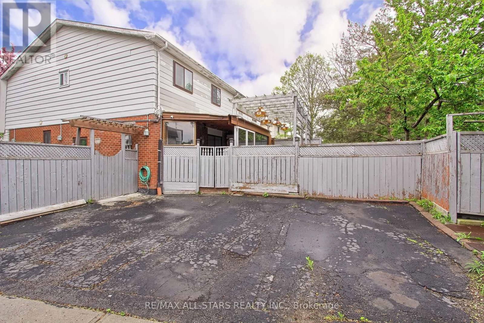 48 ARCHDEKIN DRIVE Image 46