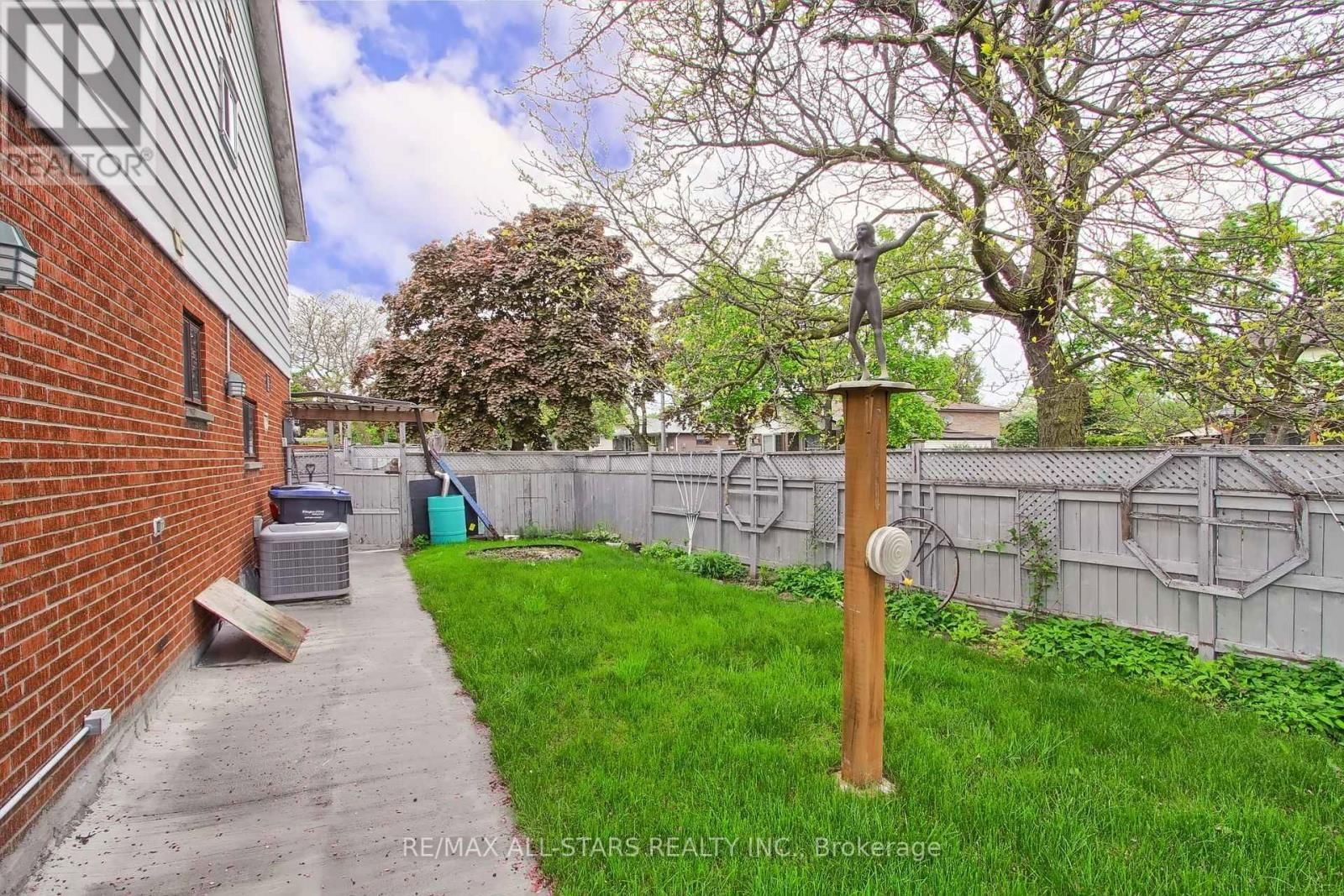48 ARCHDEKIN DRIVE Image 49