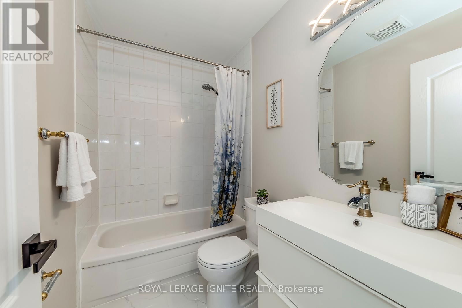 2390 ORCHARD ROAD Image 32
