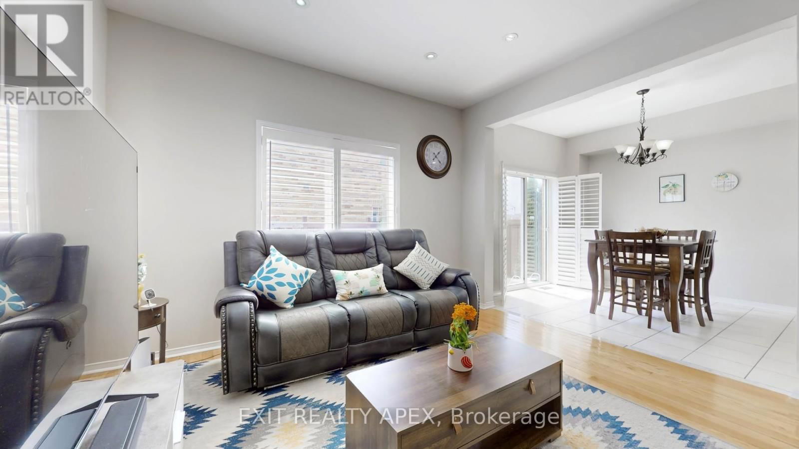 77 COMMODORE DRIVE Image 11