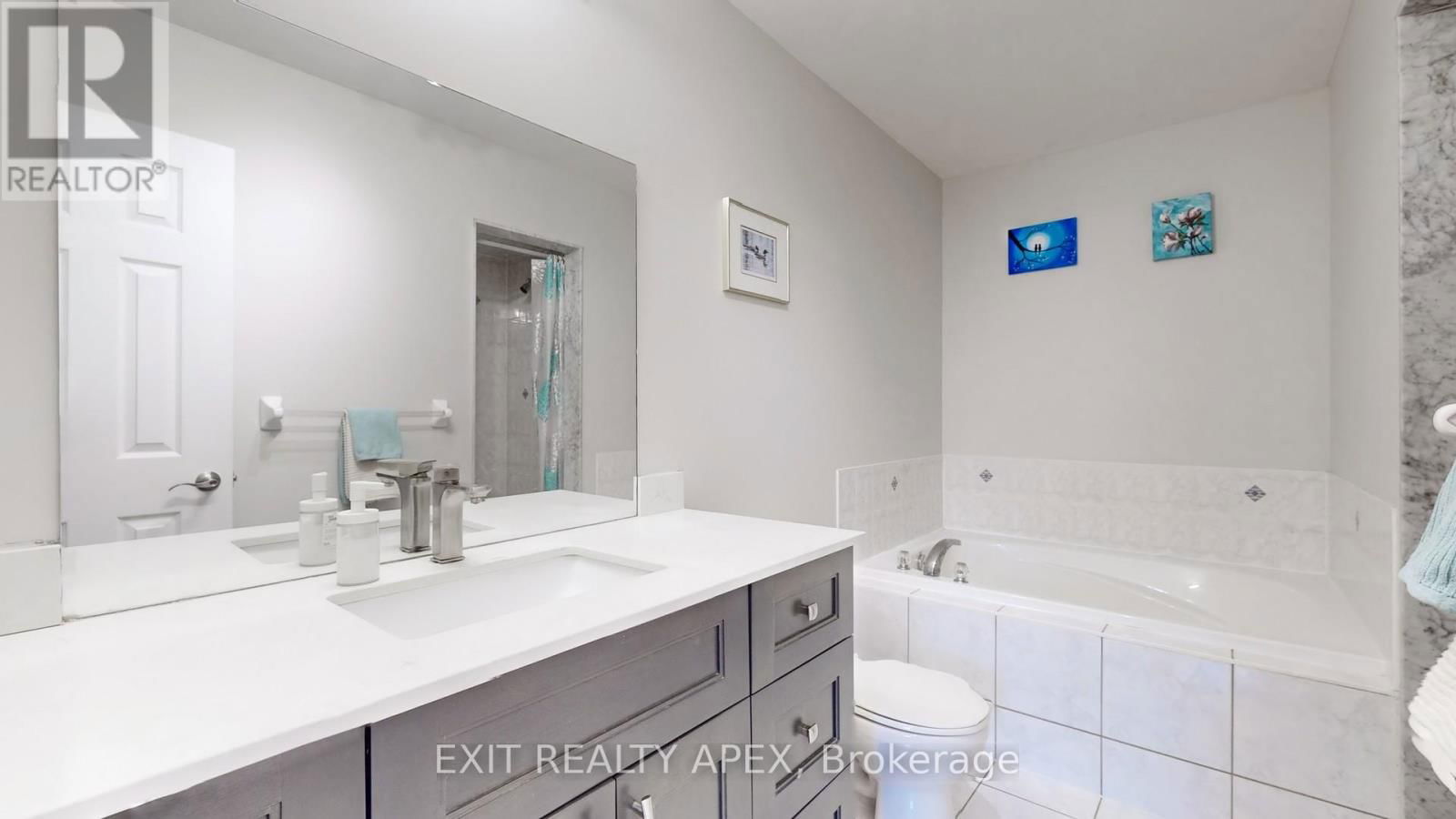 77 COMMODORE DRIVE Image 26