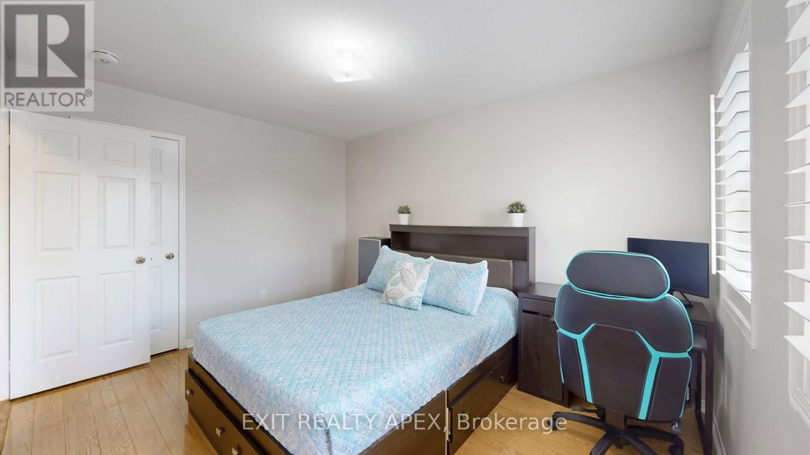 77 COMMODORE DRIVE Image 29