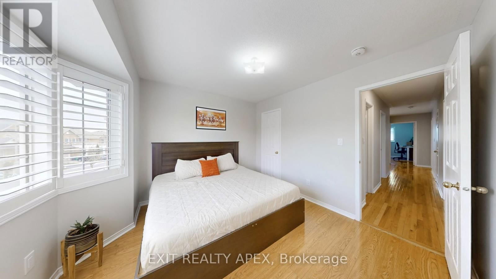 77 COMMODORE DRIVE Image 31