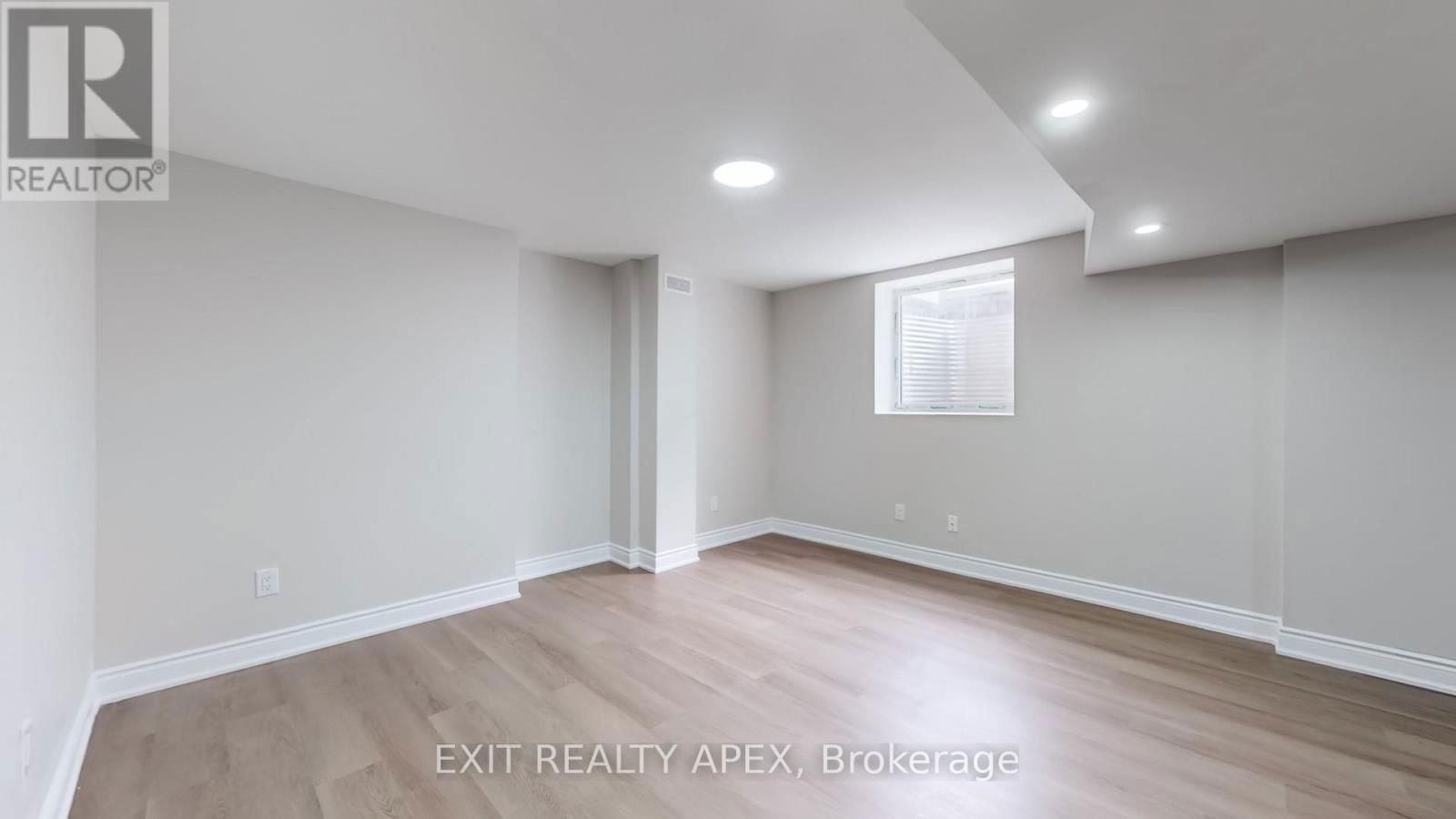 77 COMMODORE DRIVE Image 36