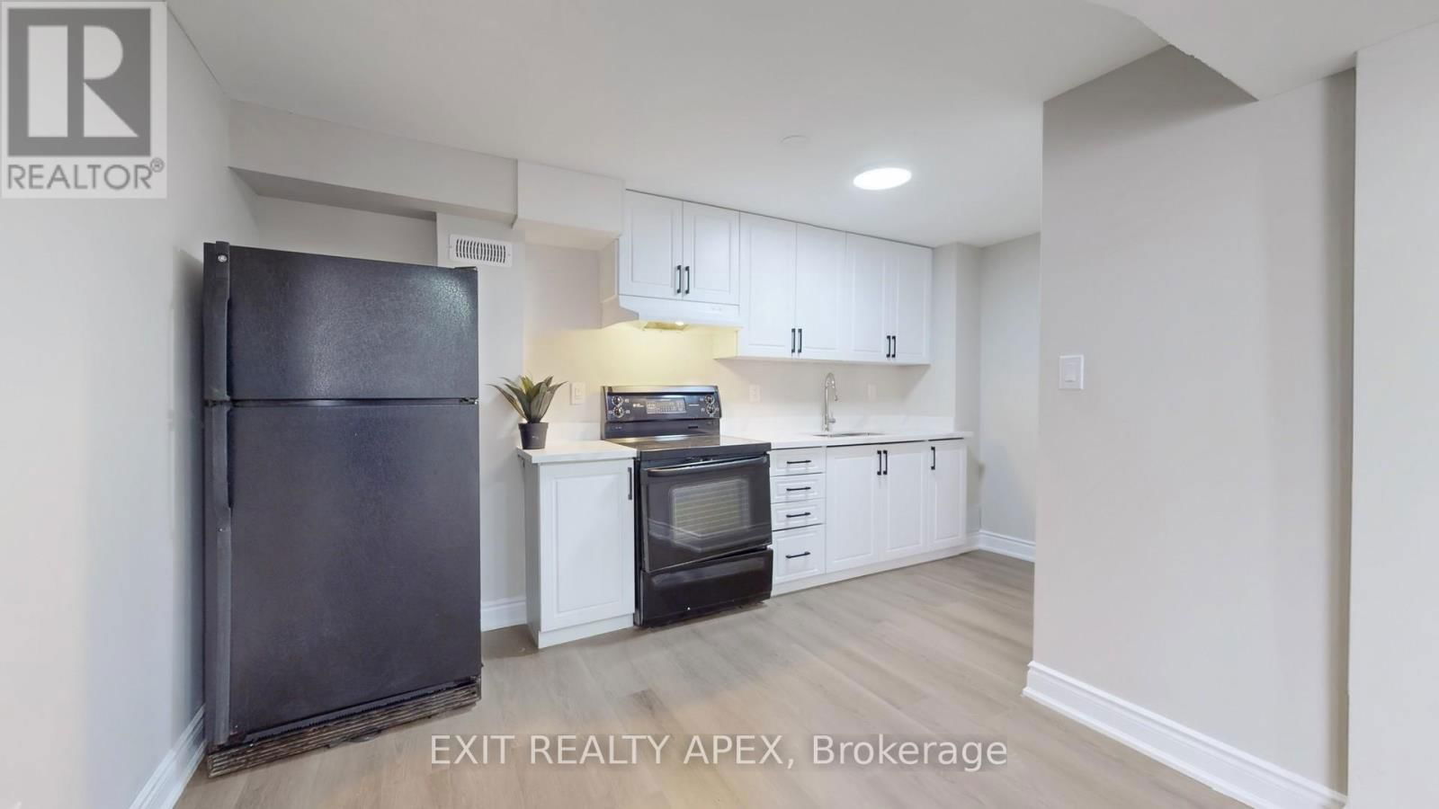 77 COMMODORE DRIVE Image 40