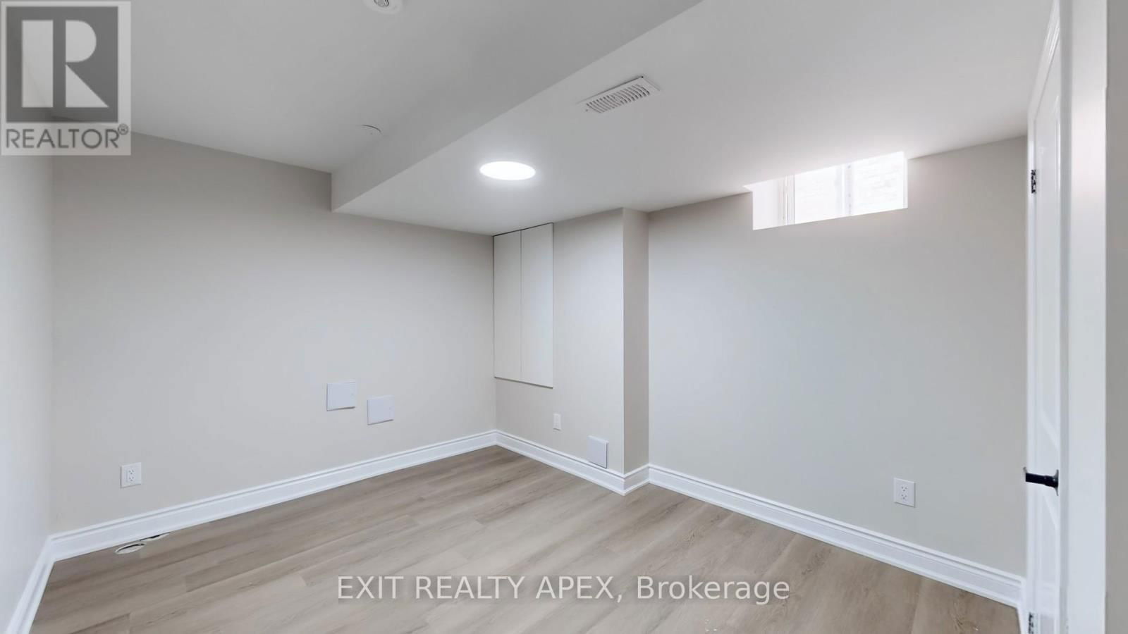77 COMMODORE DRIVE Image 41