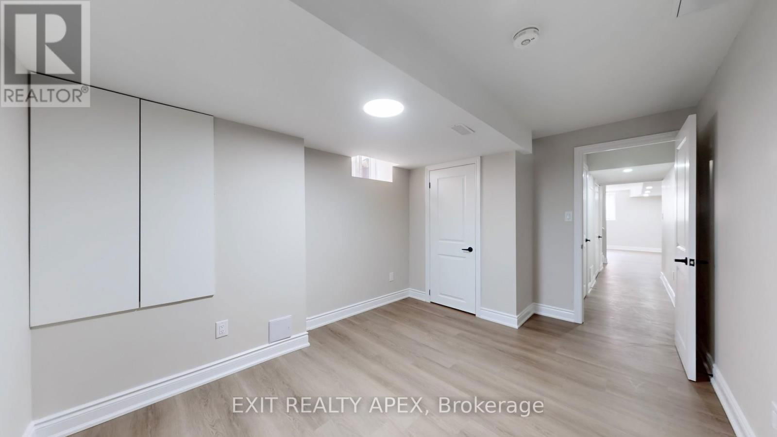 77 COMMODORE DRIVE Image 42