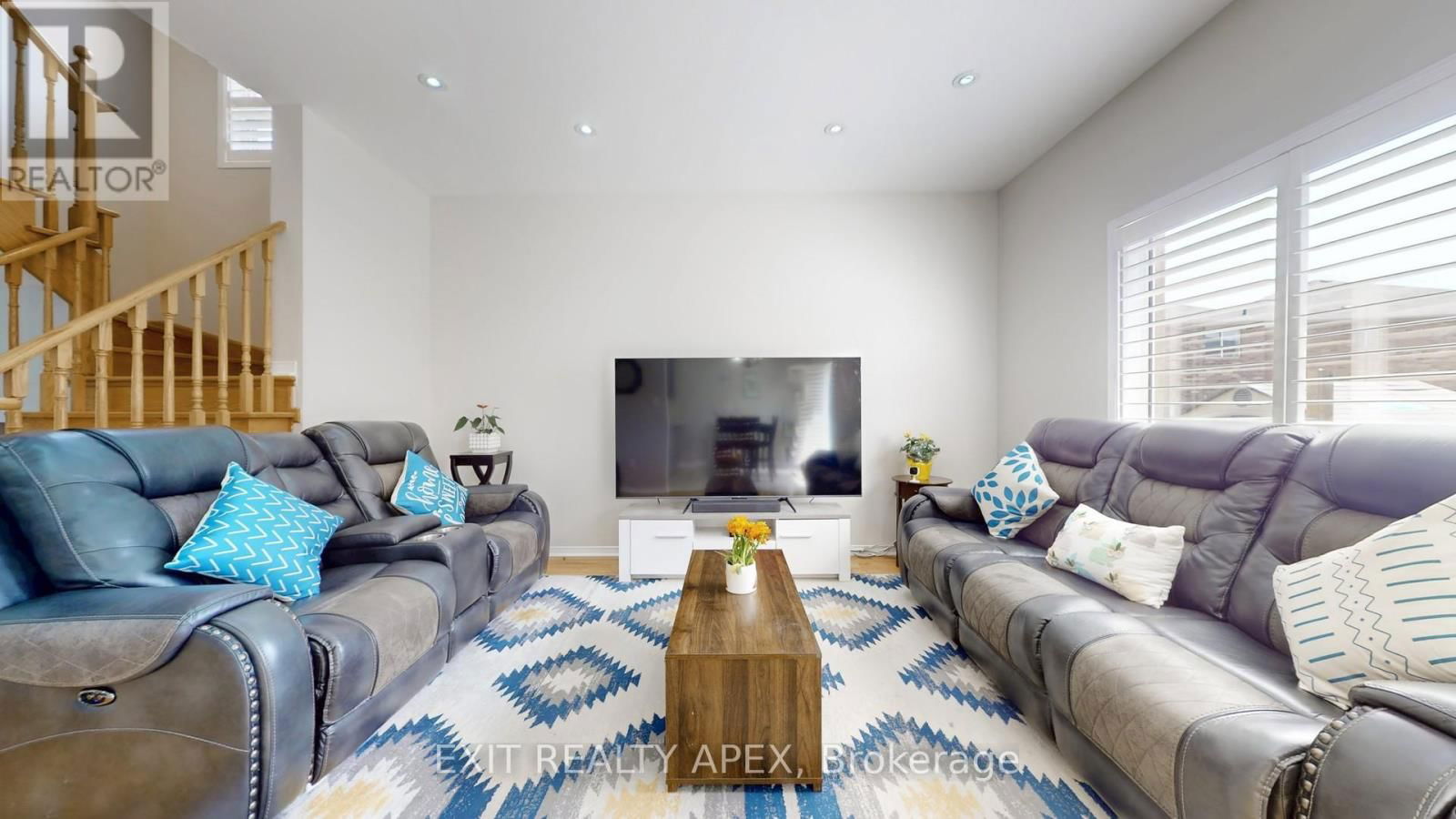 77 COMMODORE DRIVE Image 9