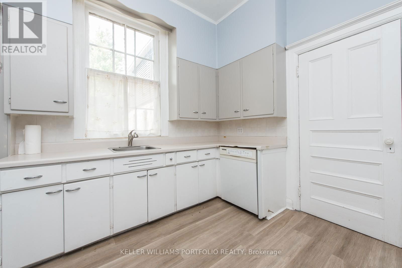 254 EVELYN AVENUE Image 11