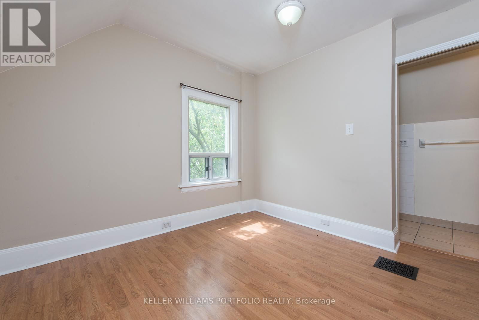 254 EVELYN AVENUE Image 33