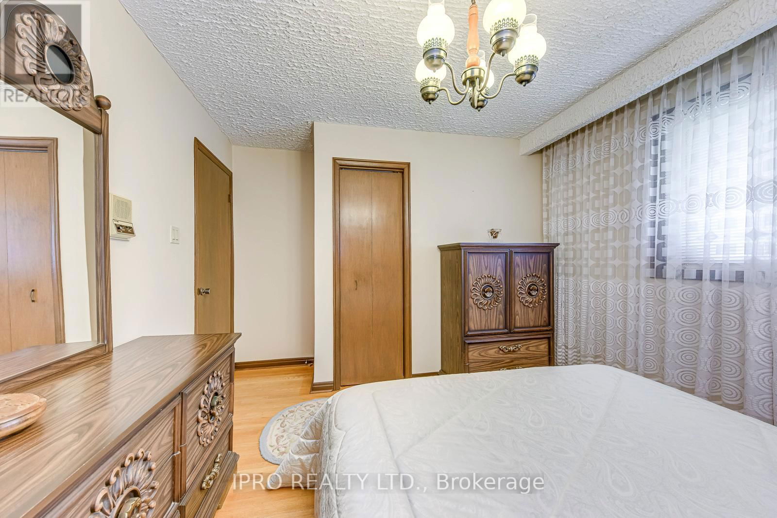 724 EVERSLEY DRIVE Image 29