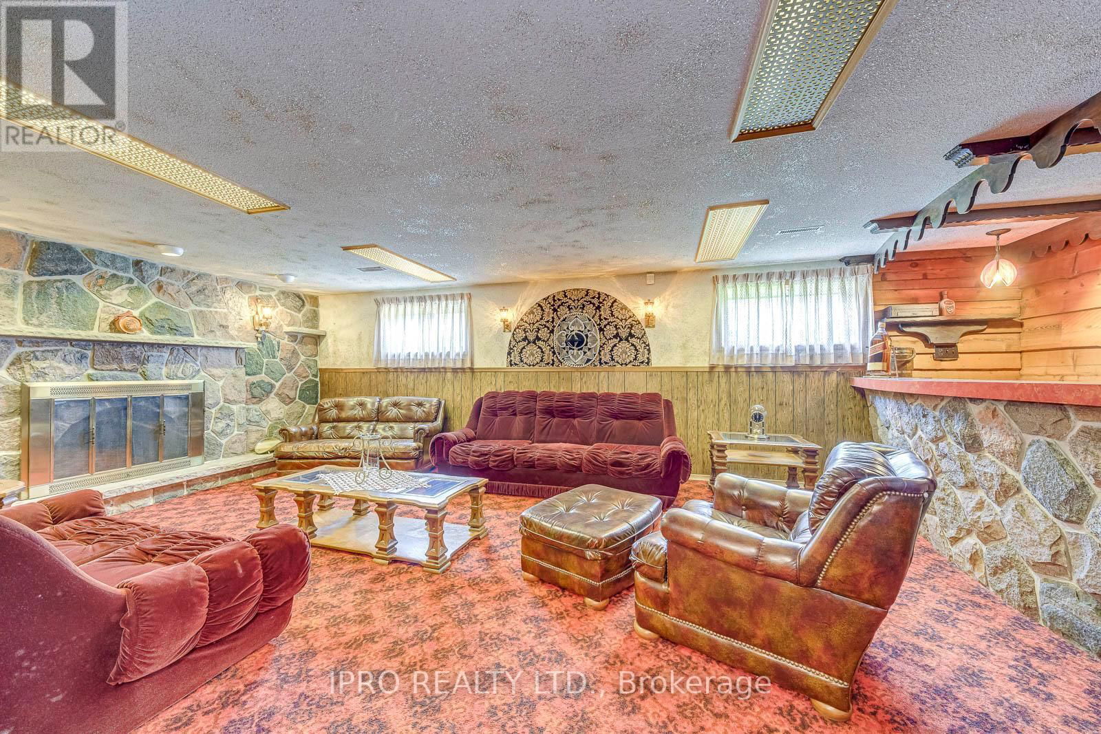 724 EVERSLEY DRIVE Image 32