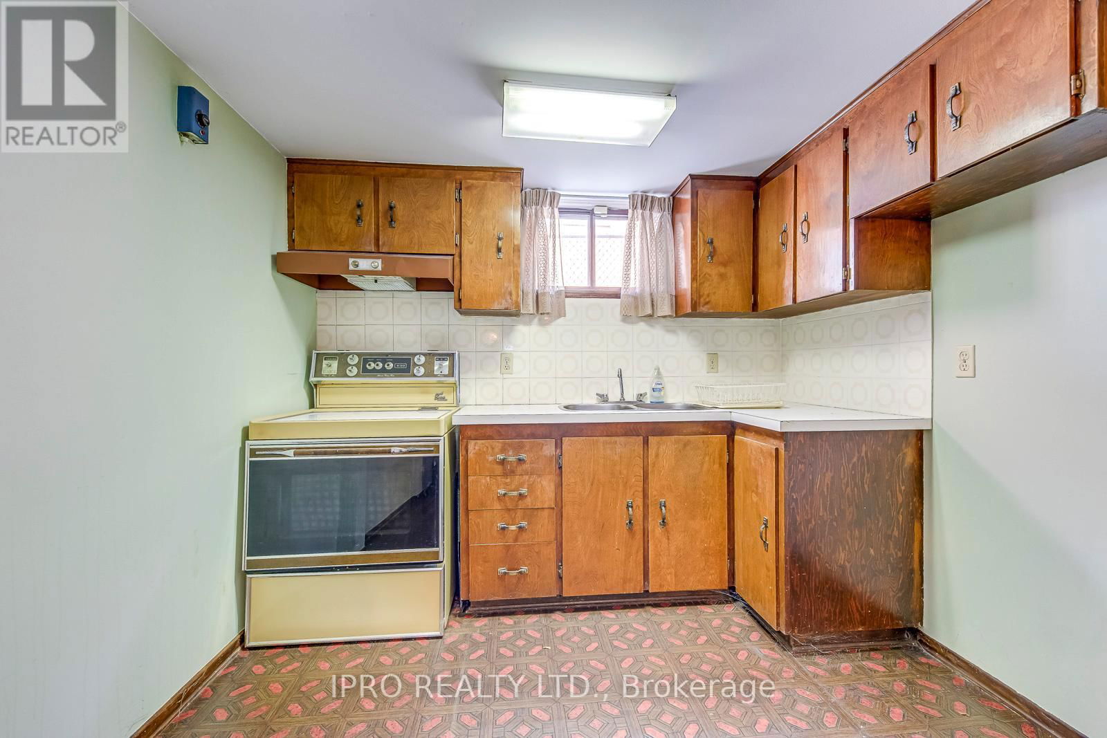 724 EVERSLEY DRIVE Image 40