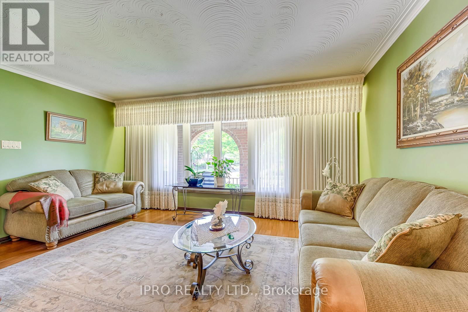 724 EVERSLEY DRIVE Image 9