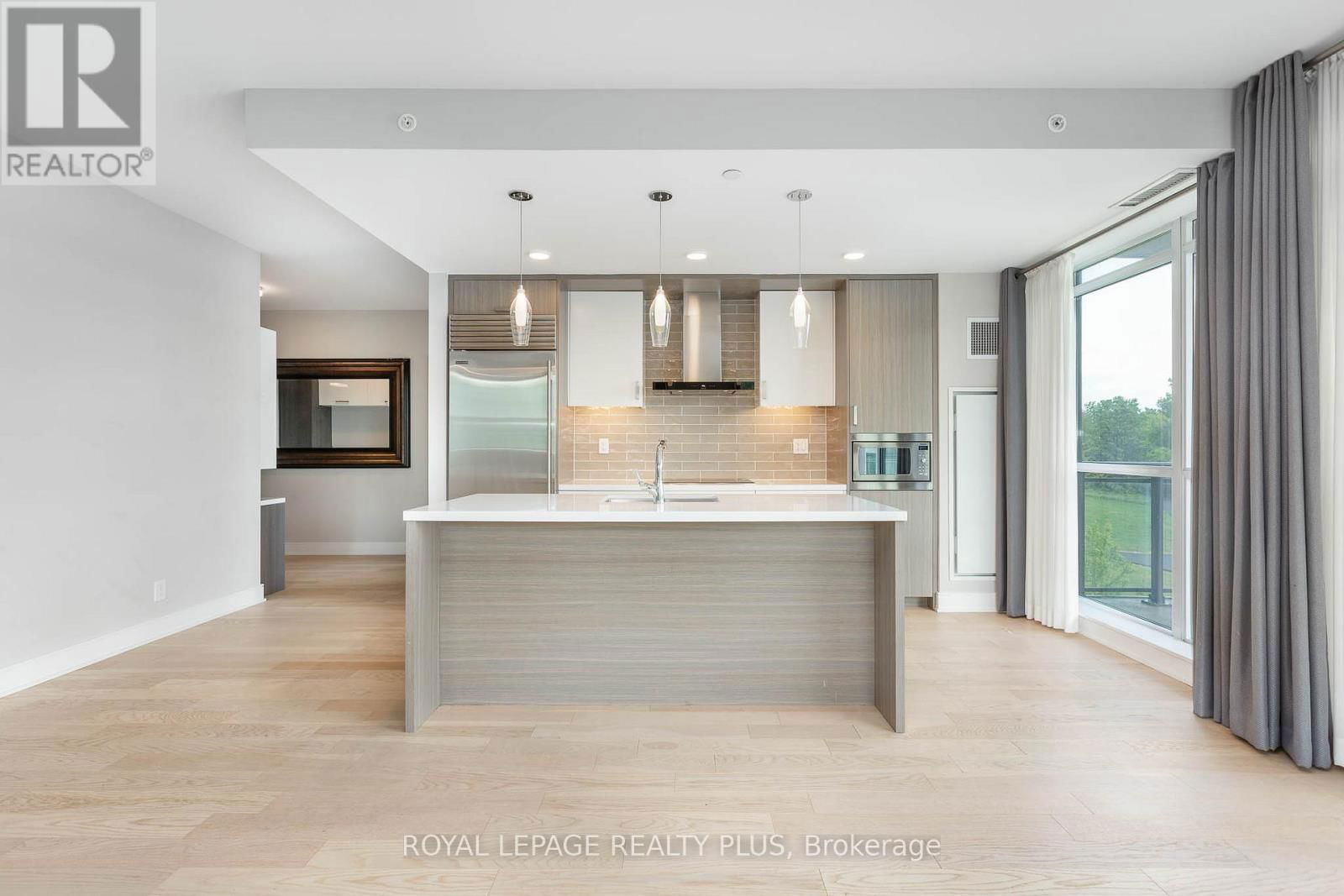 227 - 1575 LAKESHORE ROAD Image 10