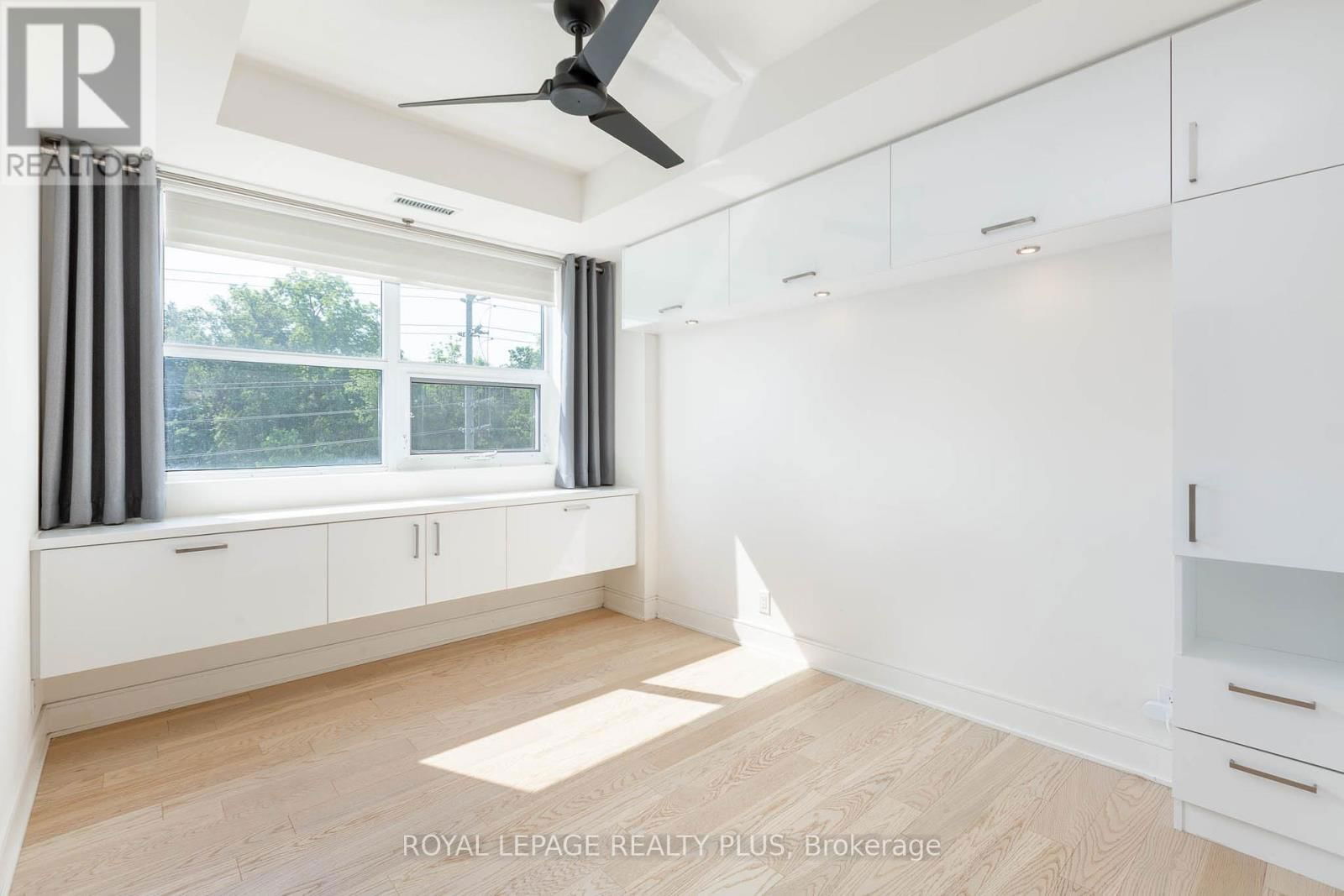 227 - 1575 LAKESHORE ROAD Image 17