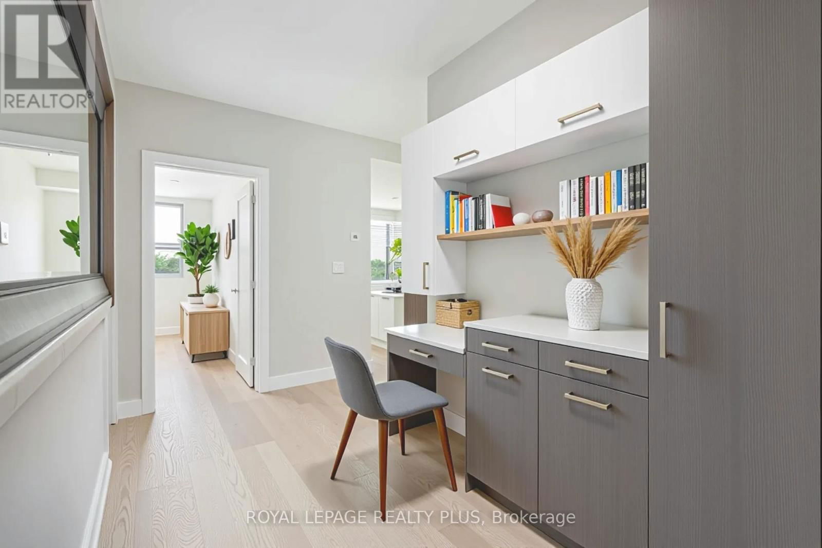 227 - 1575 LAKESHORE ROAD Image 23