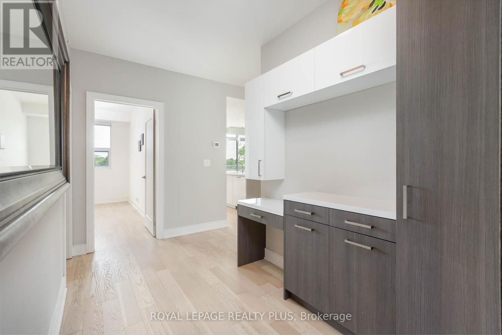 227 - 1575 LAKESHORE ROAD Image 24