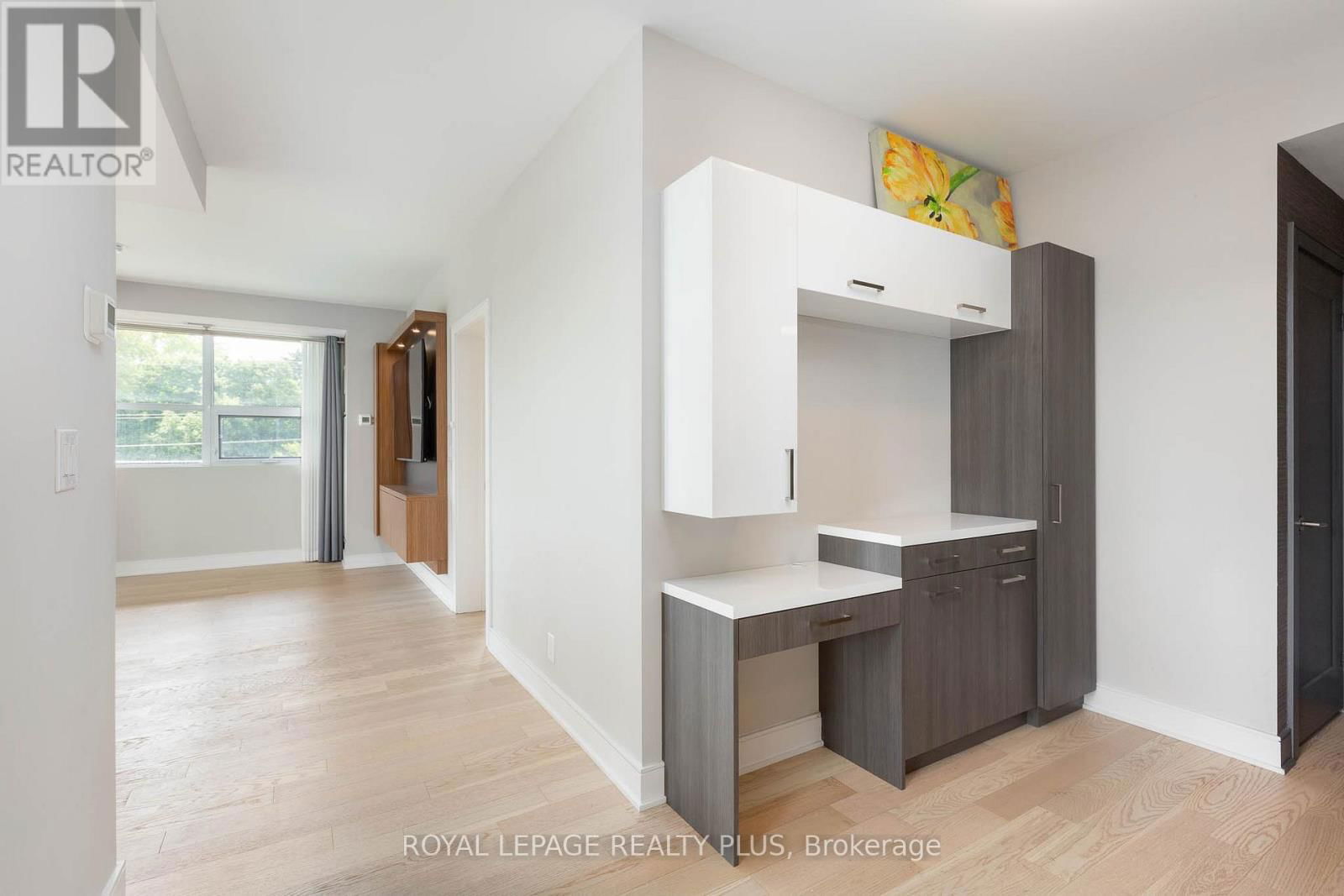227 - 1575 LAKESHORE ROAD Image 25