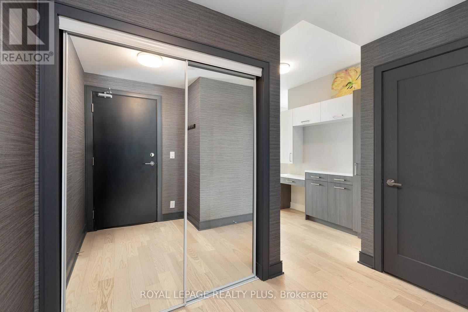 227 - 1575 LAKESHORE ROAD Image 26
