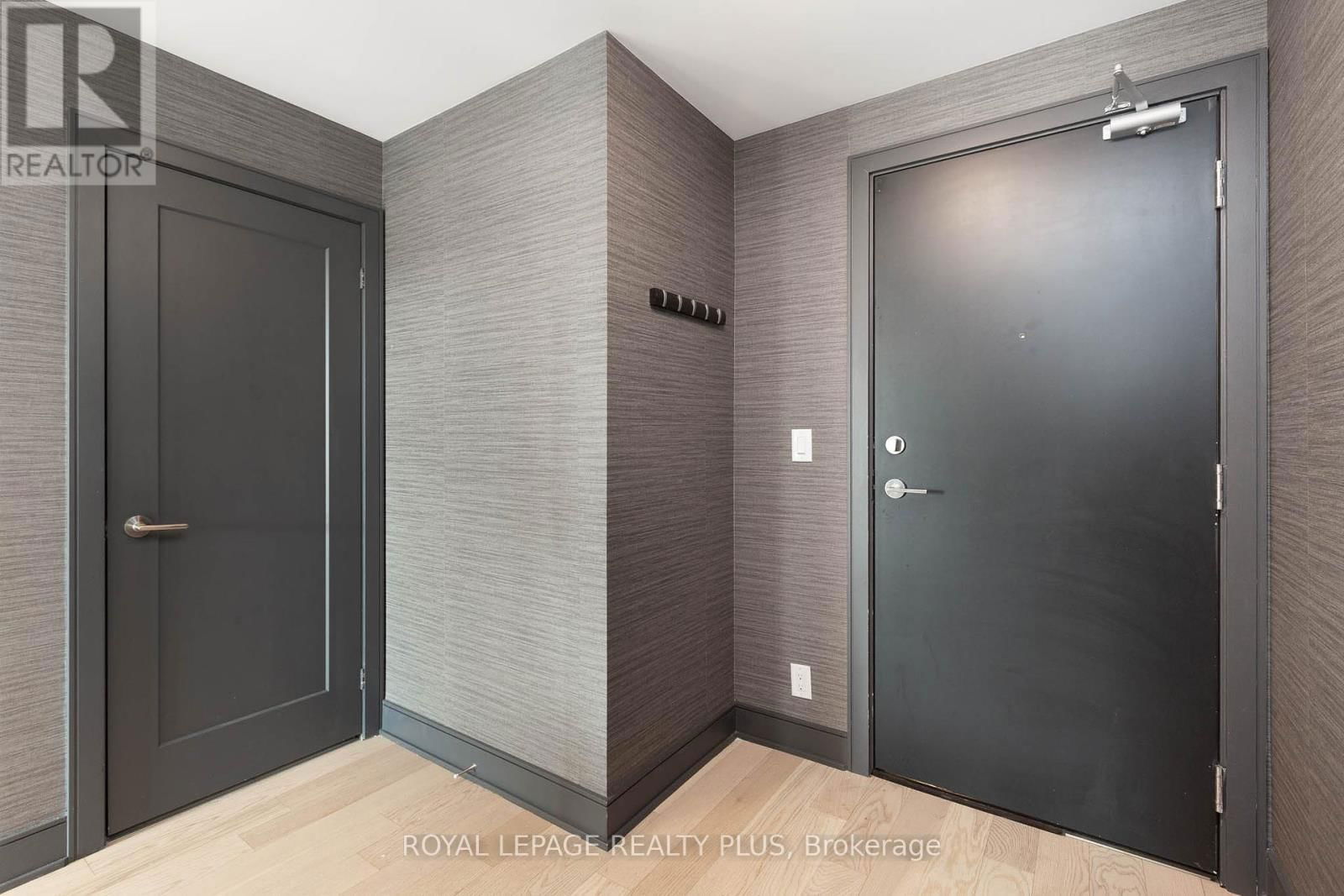 227 - 1575 LAKESHORE ROAD Image 27