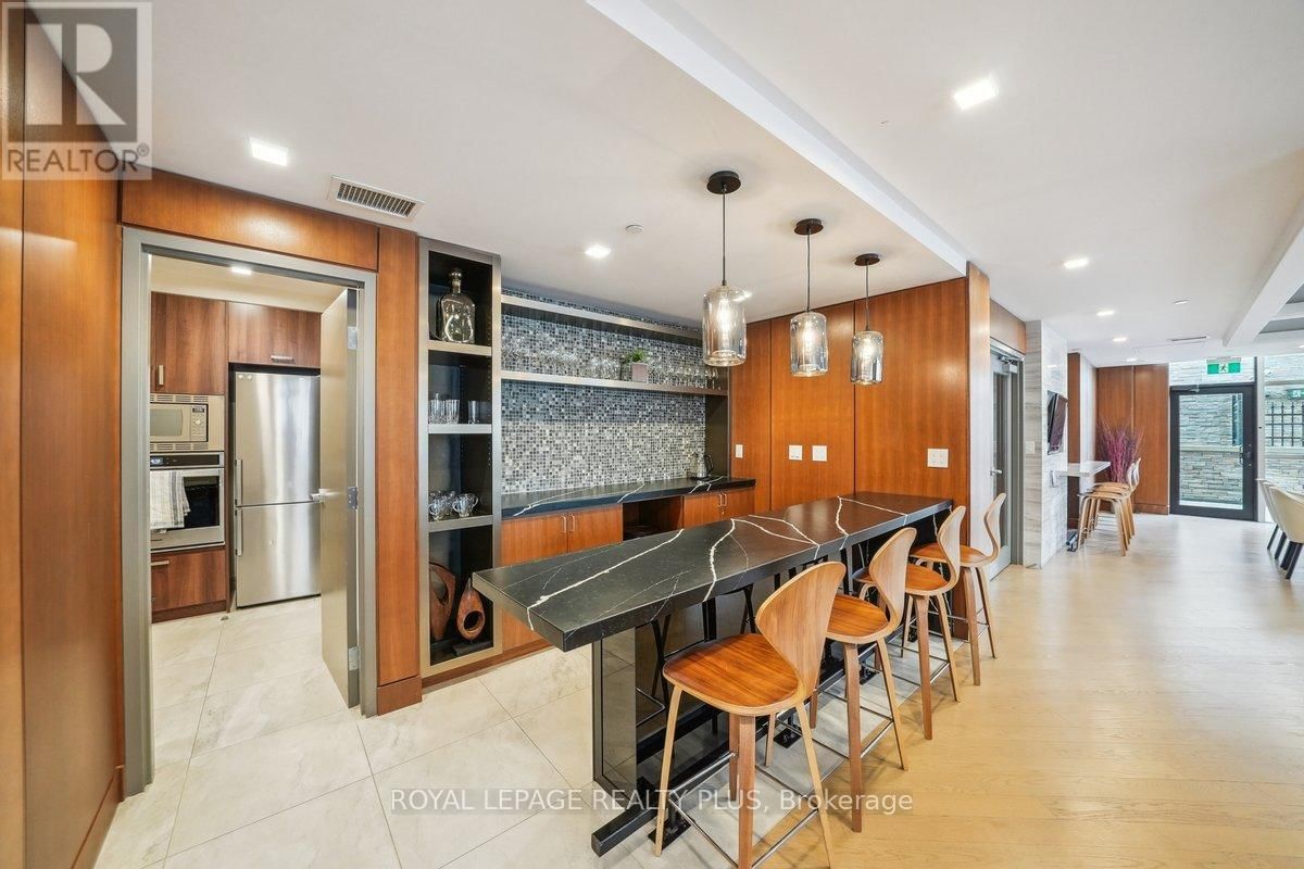 227 - 1575 LAKESHORE ROAD Image 32
