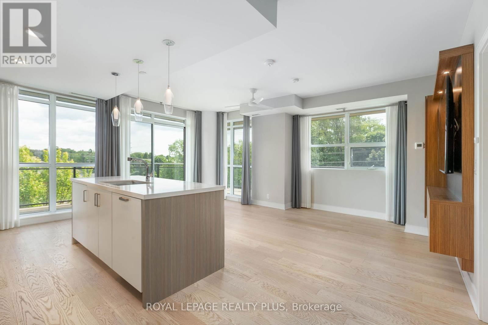 227 - 1575 LAKESHORE ROAD Image 4