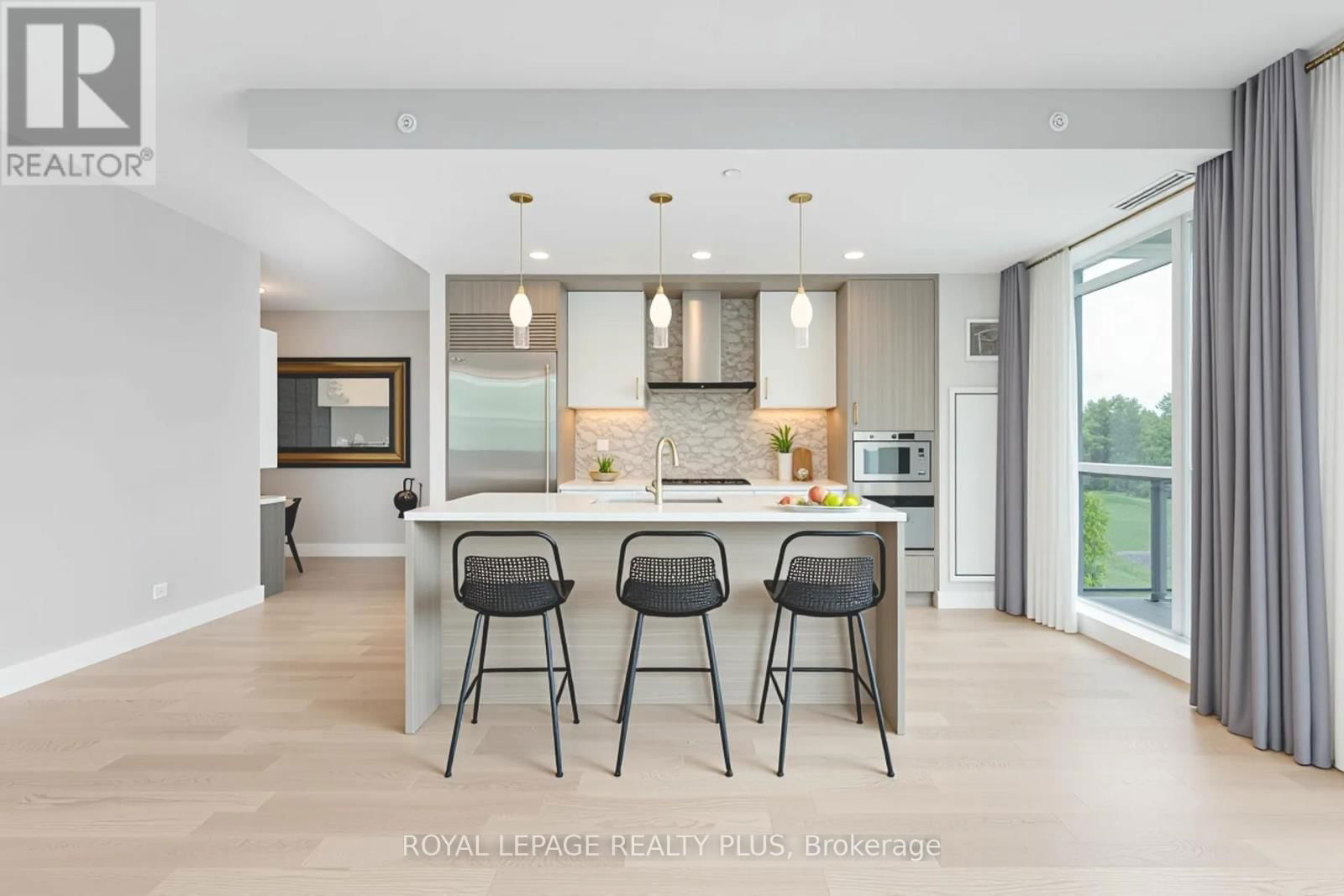 227 - 1575 LAKESHORE ROAD Image 9