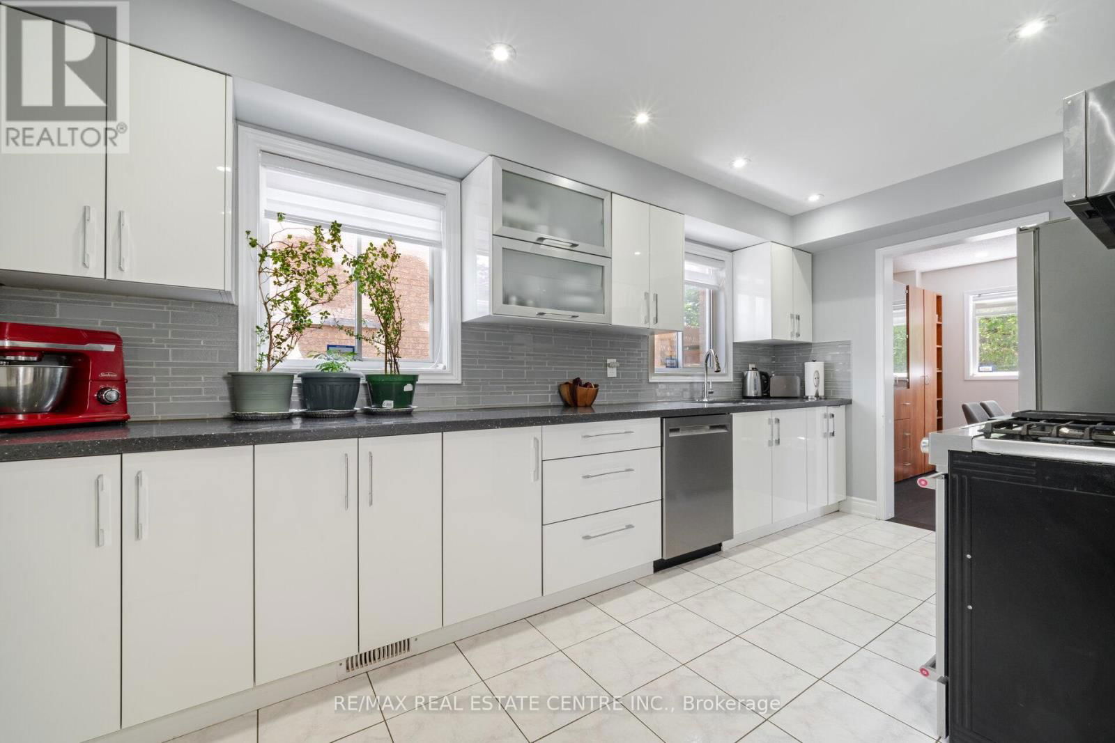 37 ZACHARY DRIVE Image 19