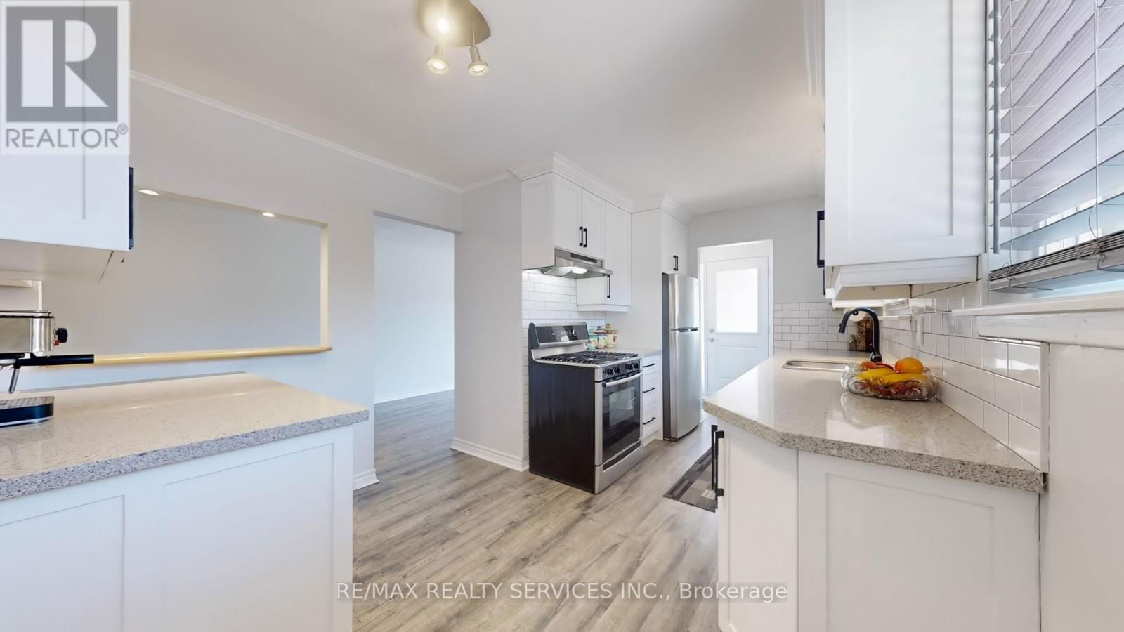 55 GREENWOOD CRESCENT Image 12