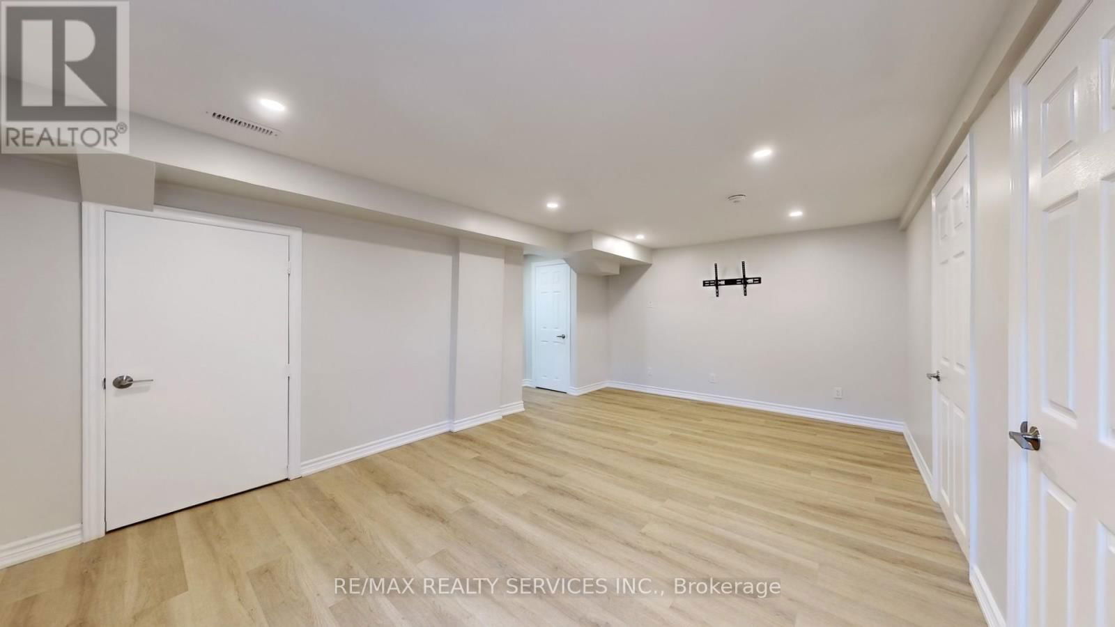 55 GREENWOOD CRESCENT Image 30