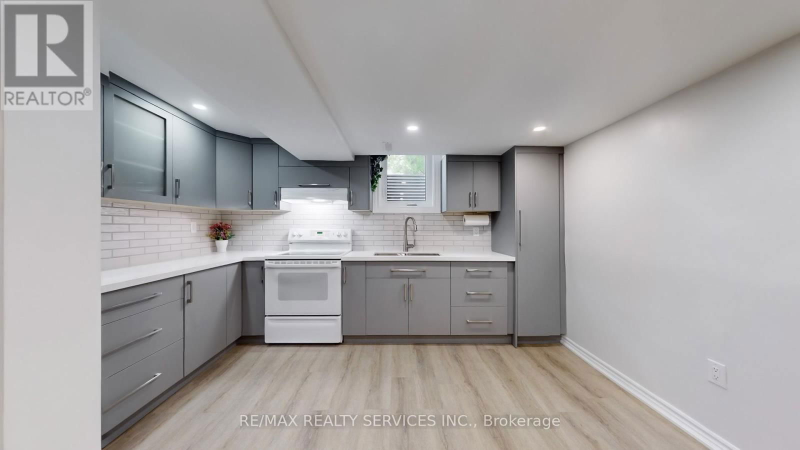 55 GREENWOOD CRESCENT Image 31