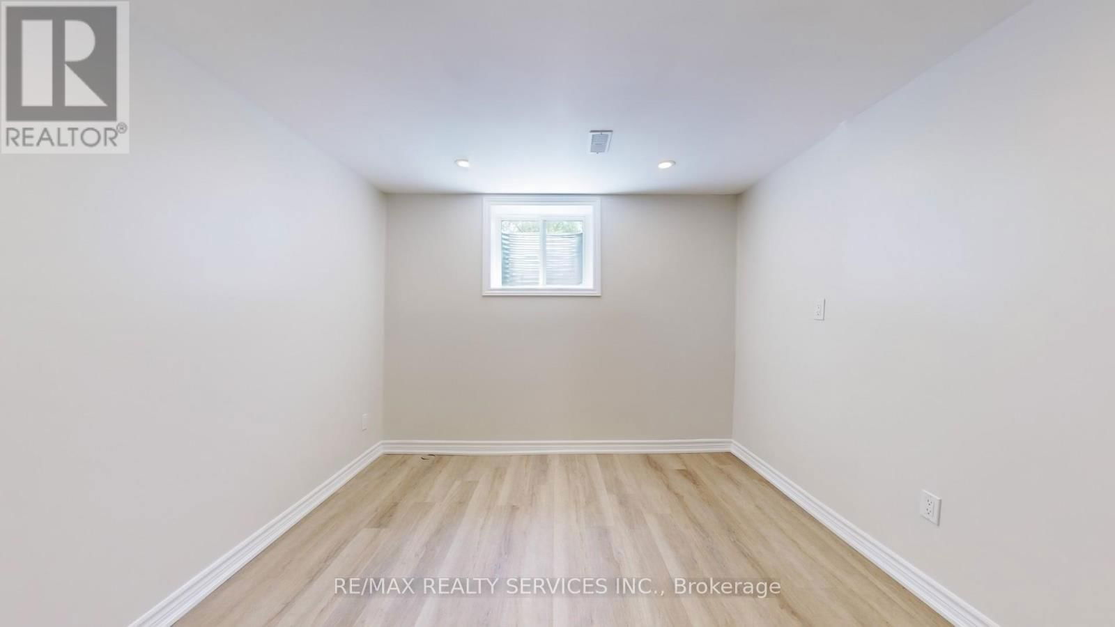 55 GREENWOOD CRESCENT Image 38