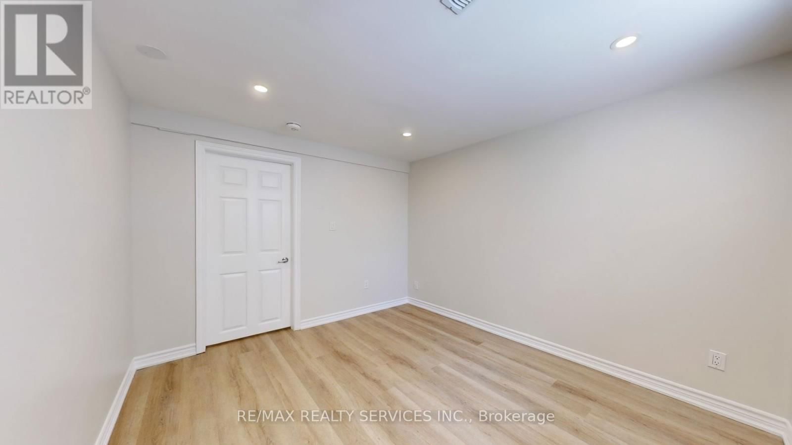 55 GREENWOOD CRESCENT Image 39