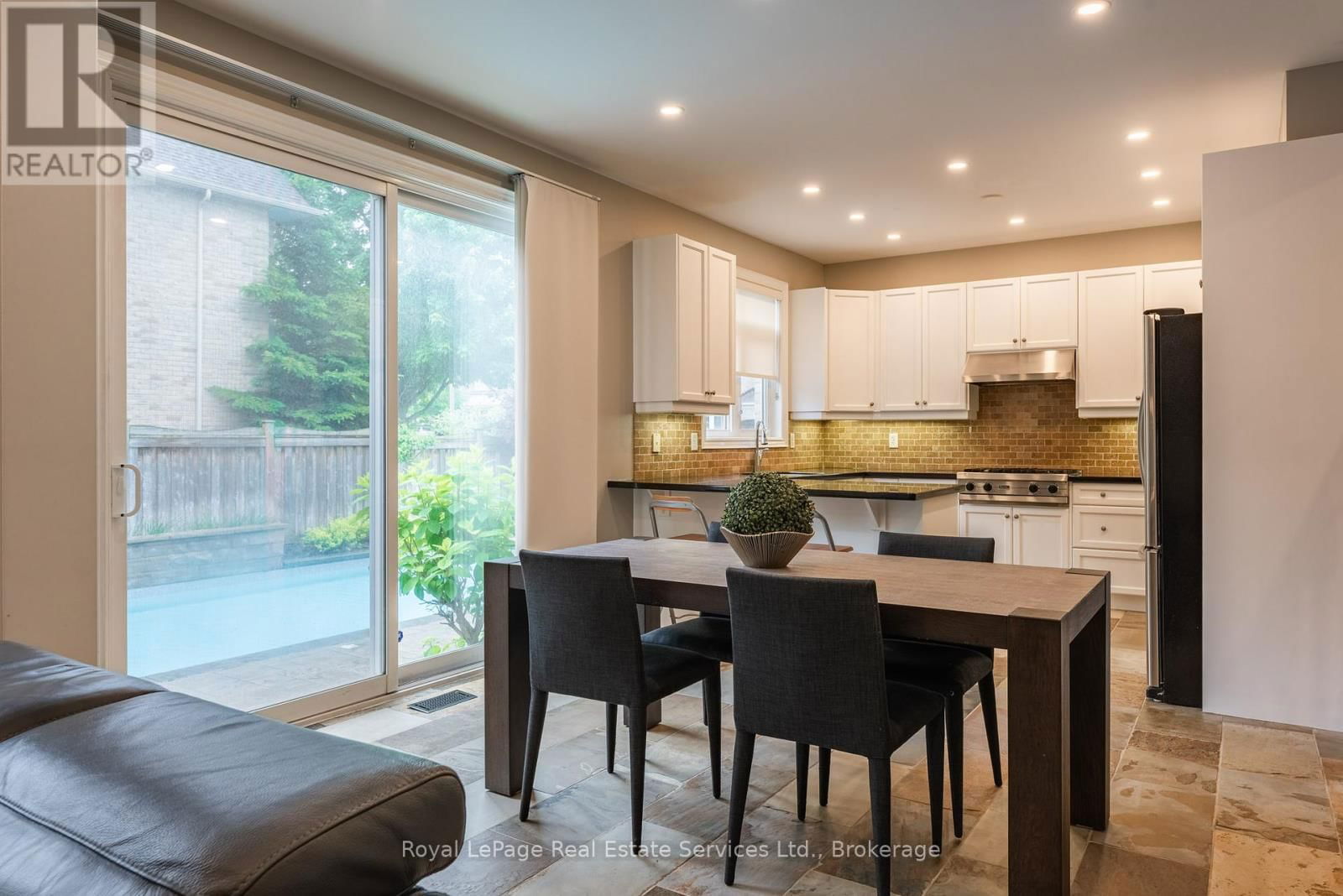 2151 BINGLEY CRESCENT Image 14