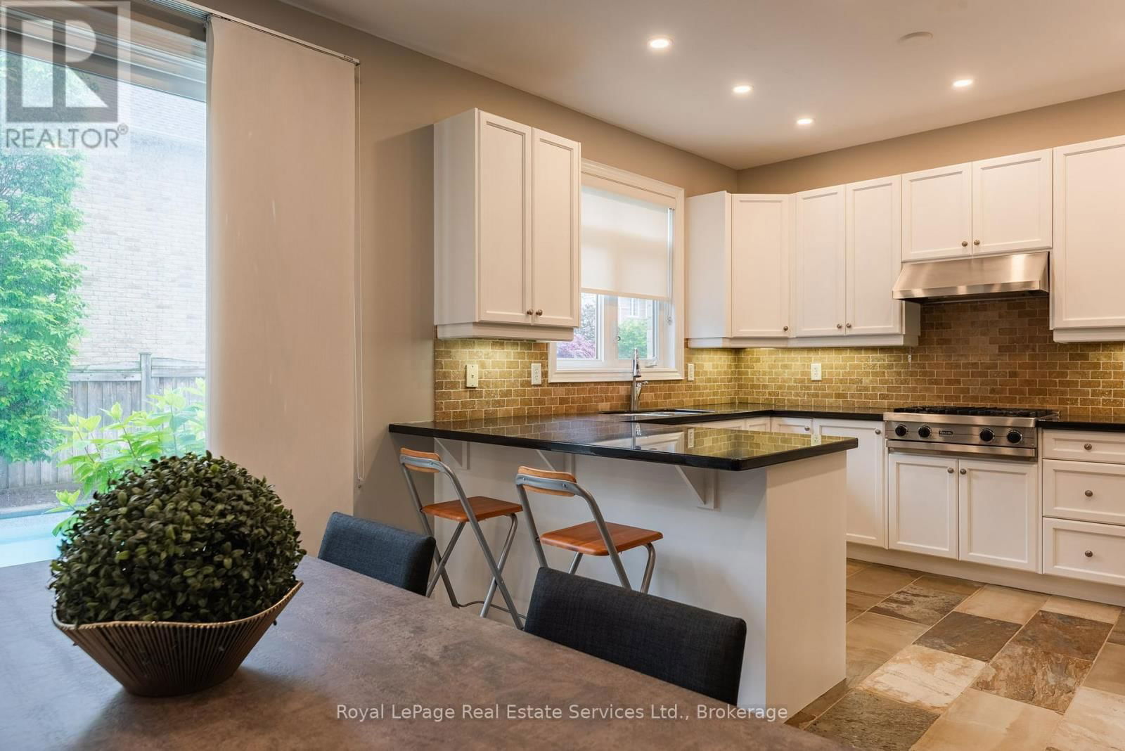 2151 BINGLEY CRESCENT Image 16