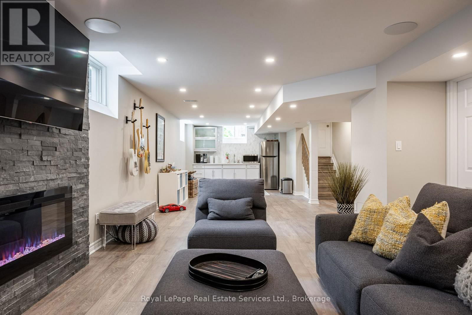 2151 BINGLEY CRESCENT Image 31