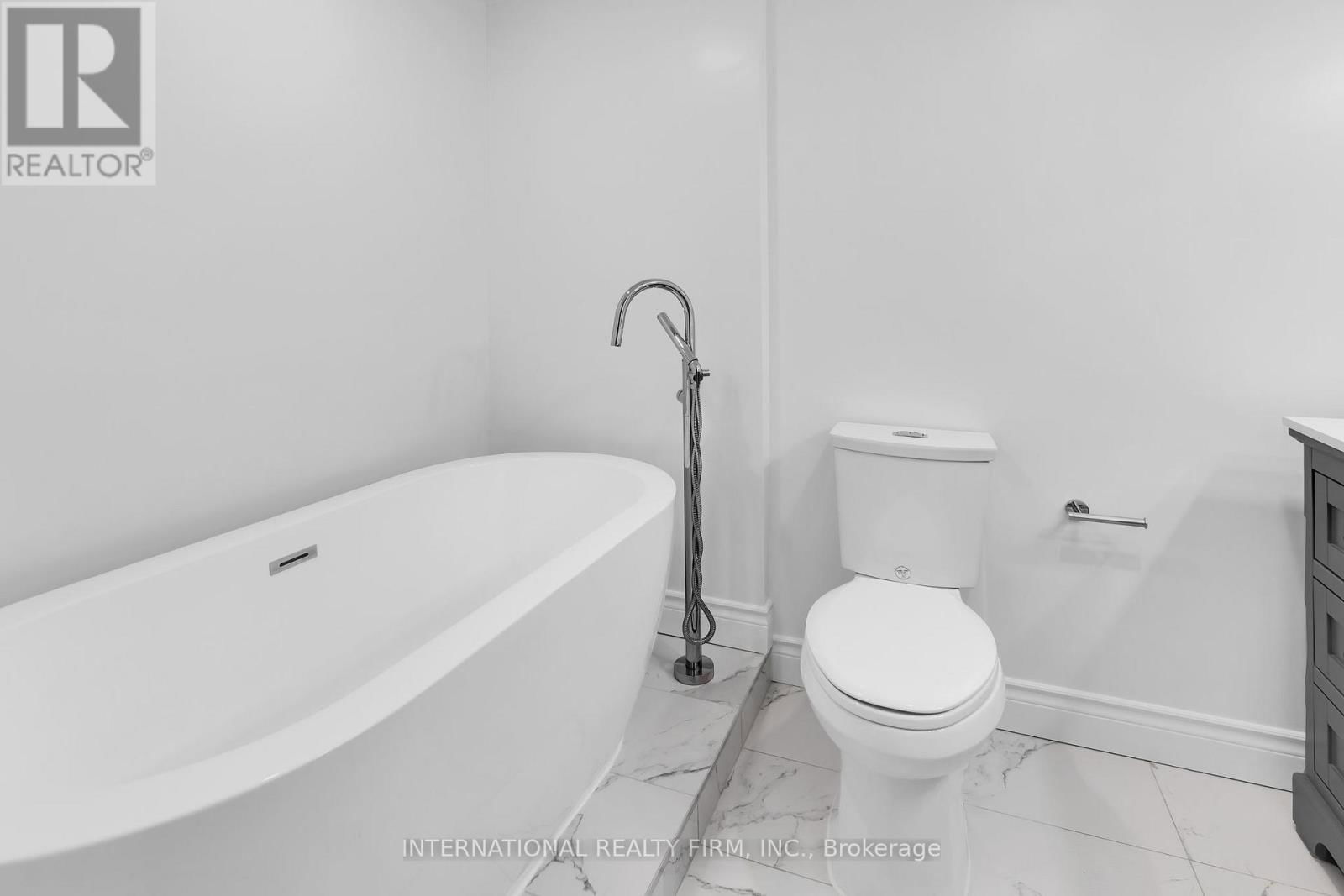 2807 - 1 PALACE PIER COURT Image 8
