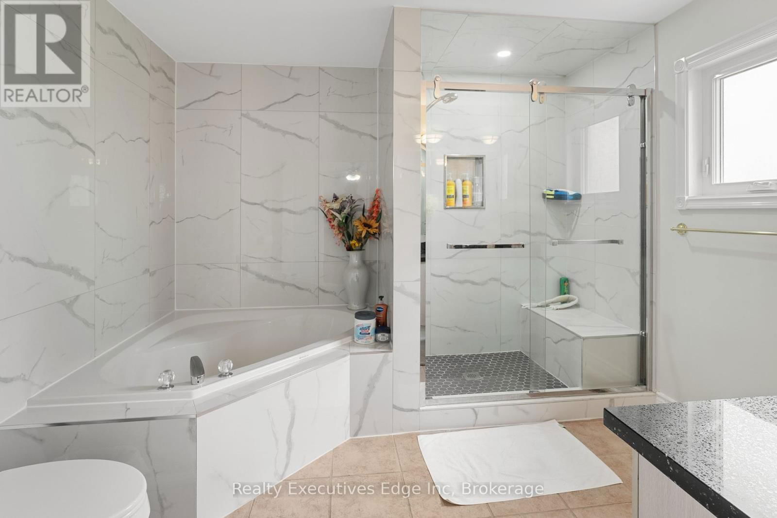 6356 NEWCOMBE DRIVE Image 22