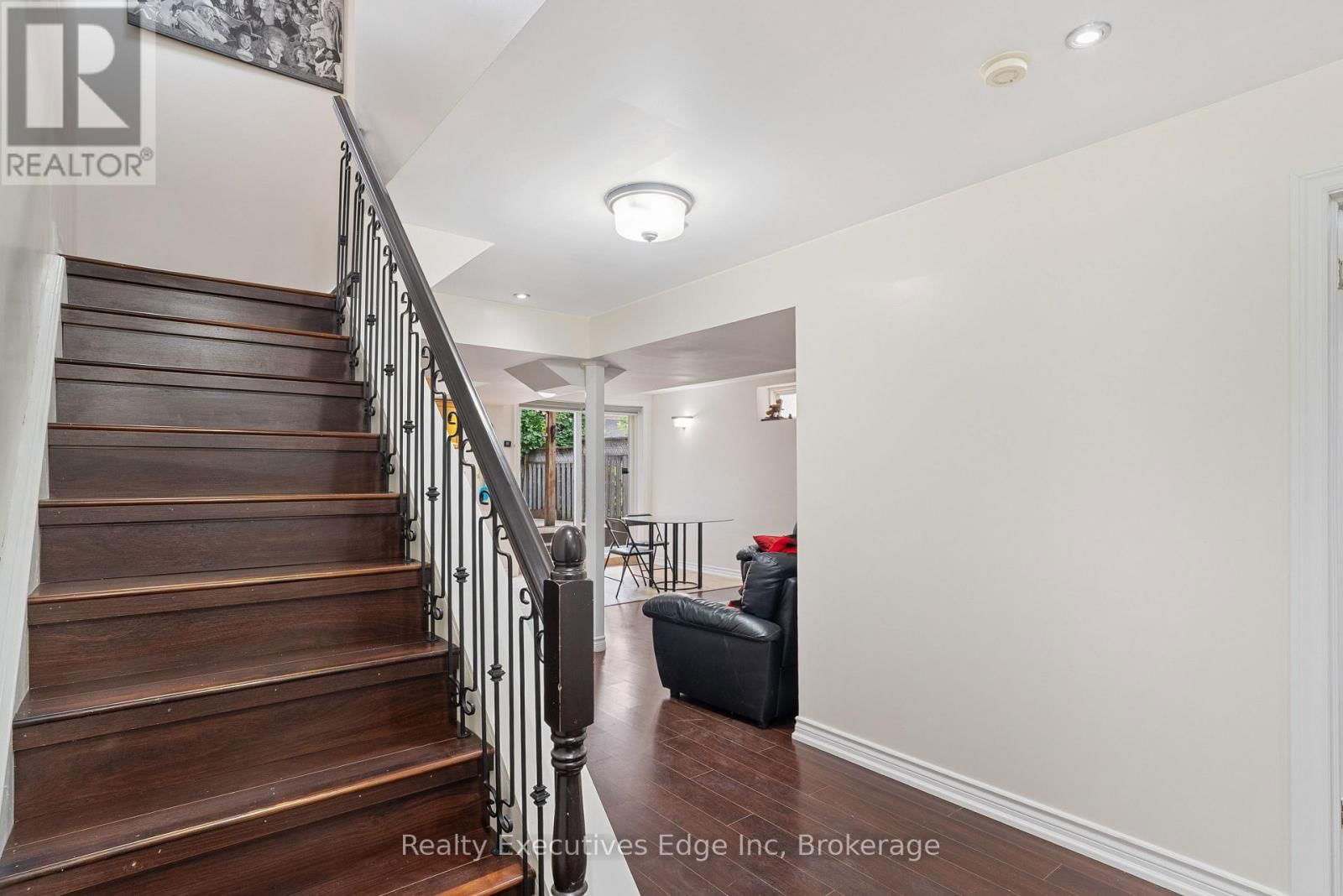 6356 NEWCOMBE DRIVE Image 32