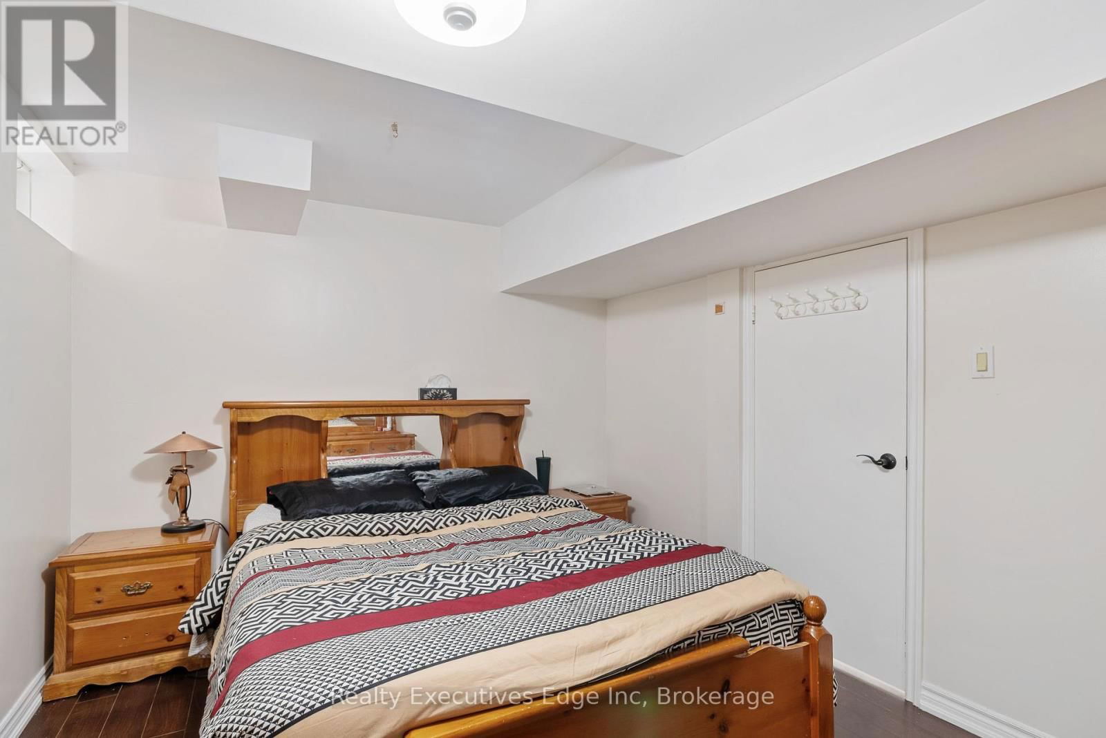 6356 NEWCOMBE DRIVE Image 36