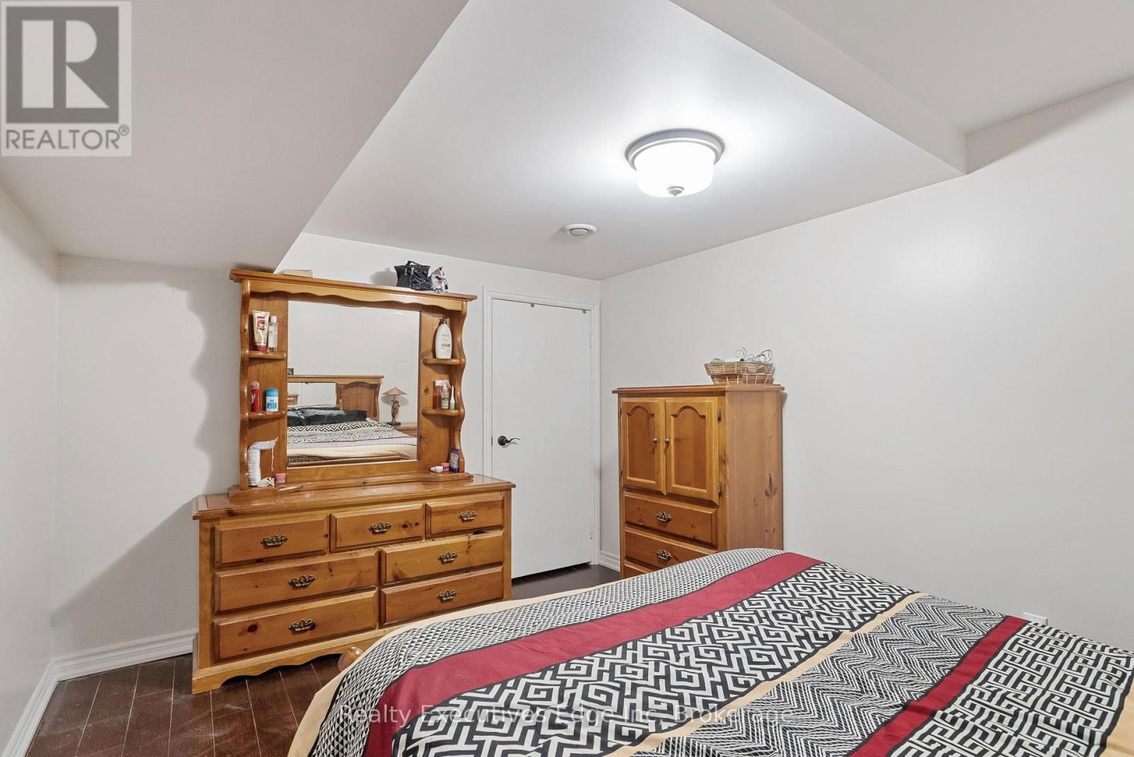 6356 NEWCOMBE DRIVE Image 37