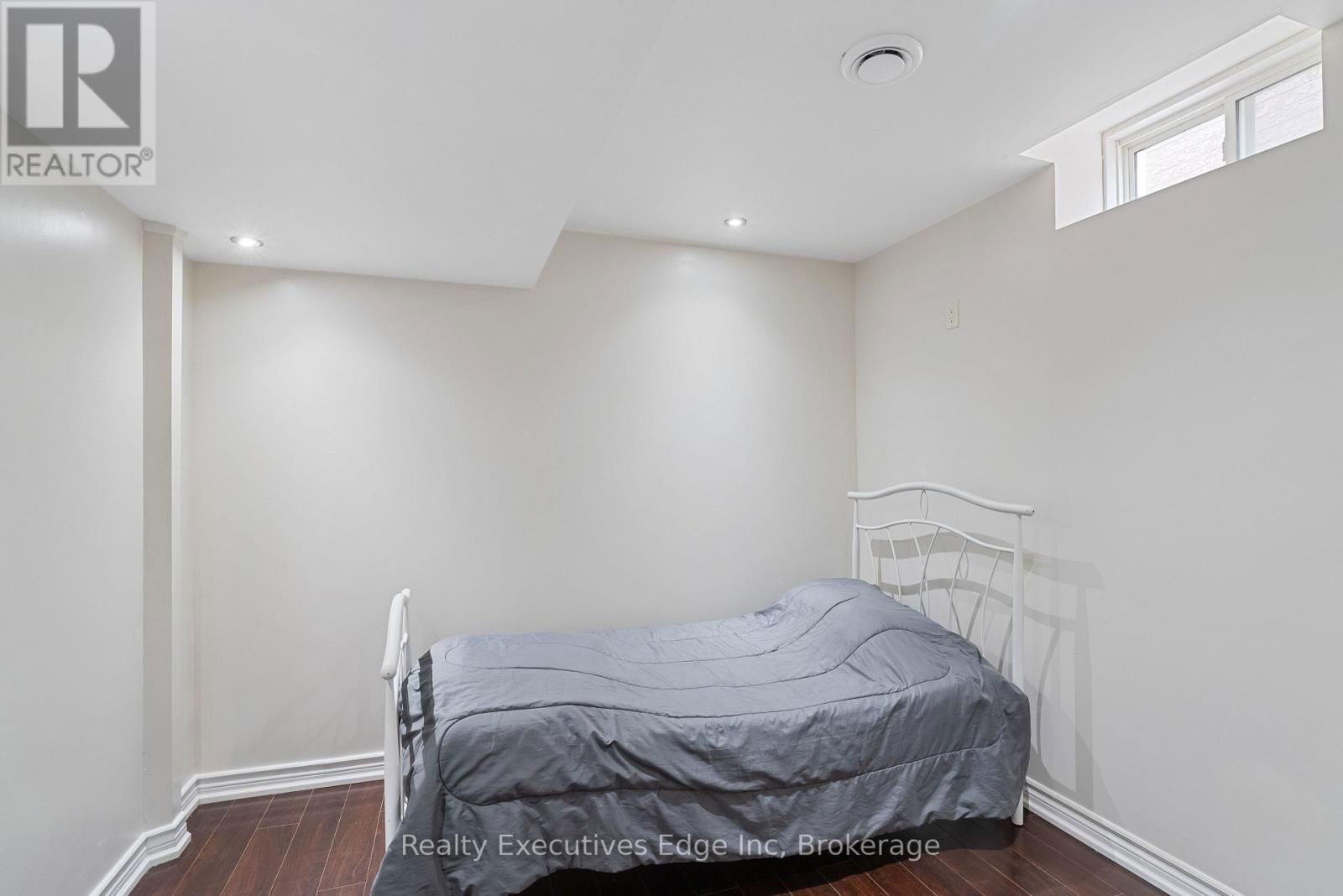 6356 NEWCOMBE DRIVE Image 38