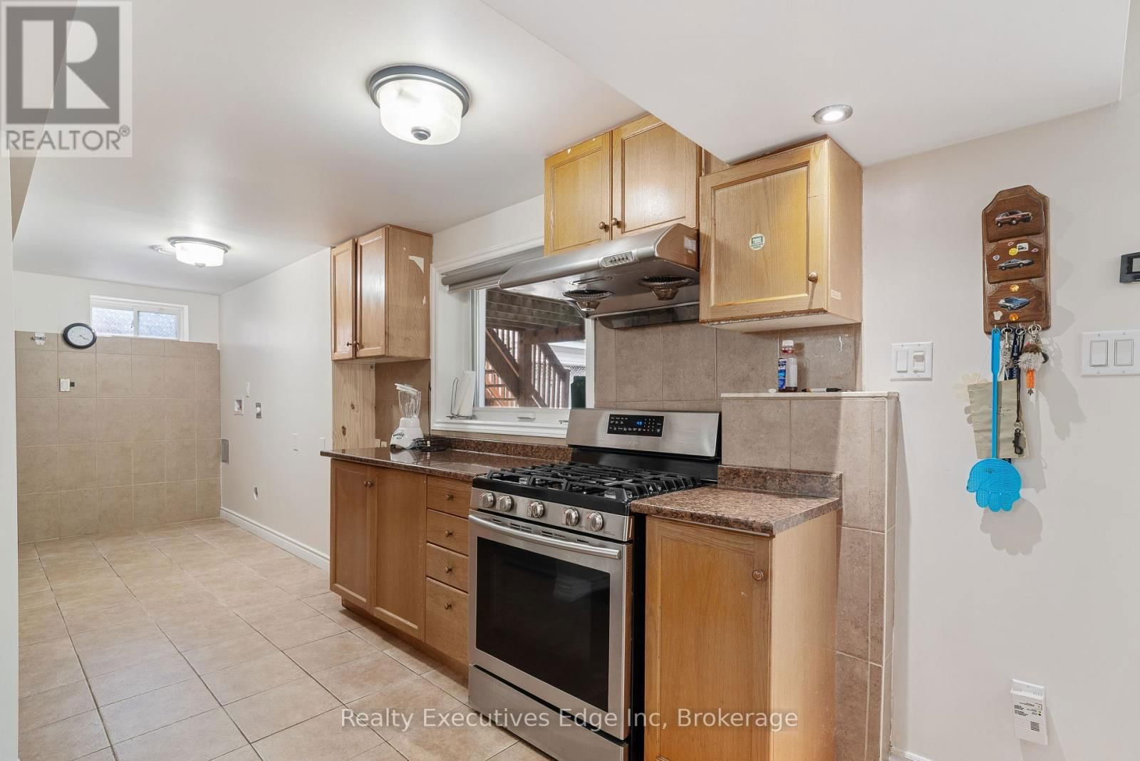 6356 NEWCOMBE DRIVE Image 39