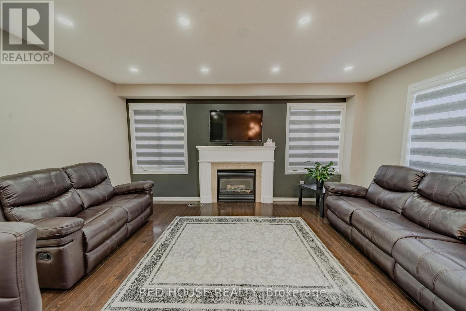 46 PASSFIELD TRAIL Image 17