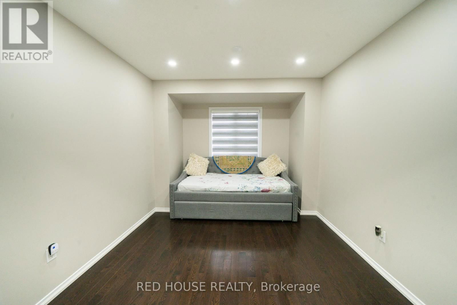 46 PASSFIELD TRAIL Image 18