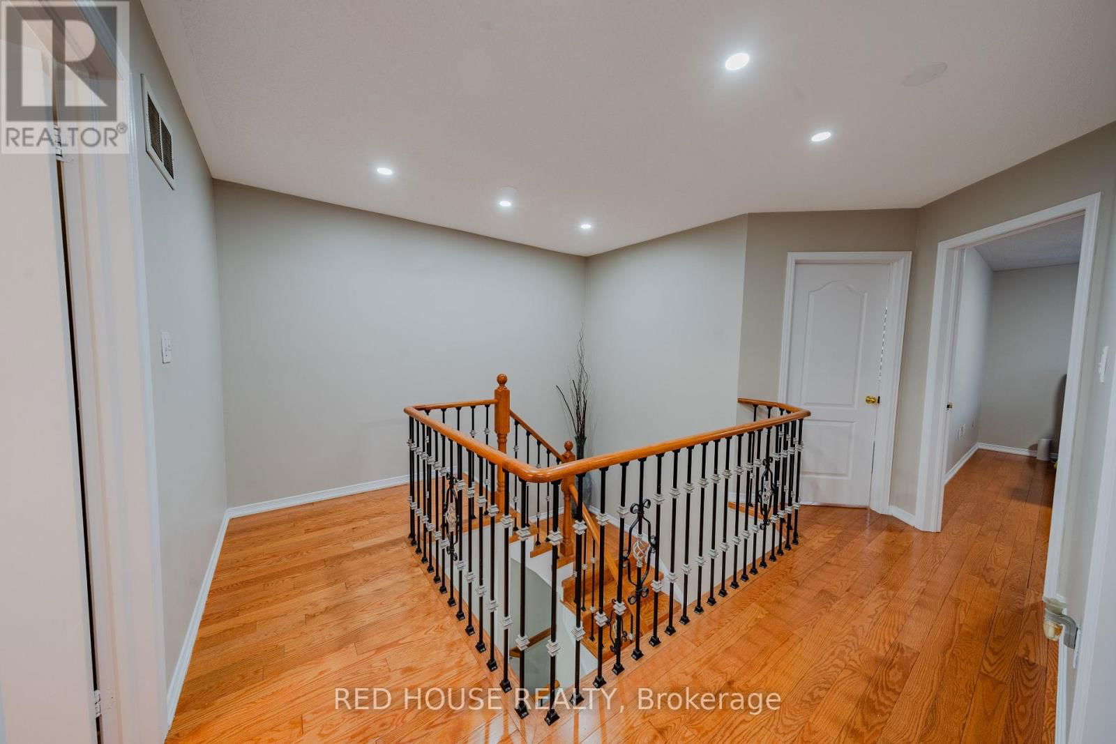 46 PASSFIELD TRAIL Image 40