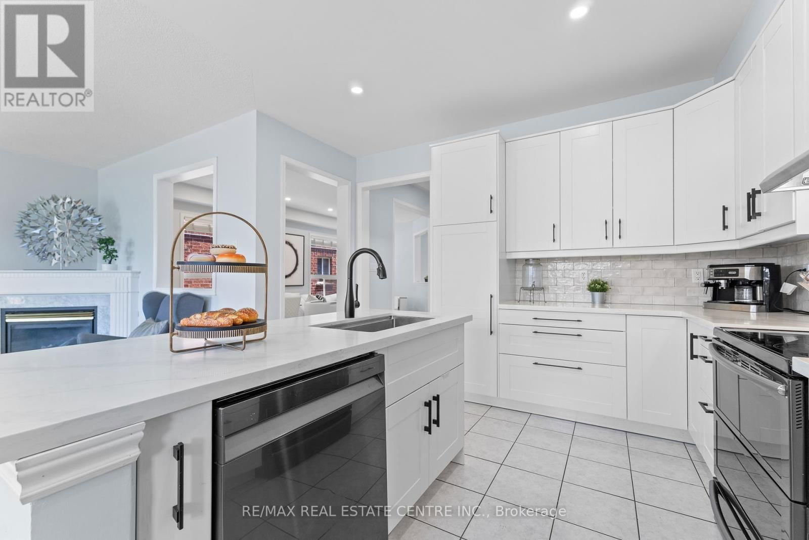 42 ZIA DODDA CRESCENT Image 12